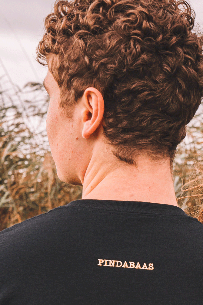 Gouden Pinda T-Shirt zwart - de pindakaaswinkel