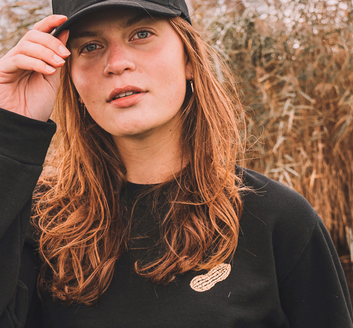 Gouden Pinda Trui zwart - de pindakaaswinkel