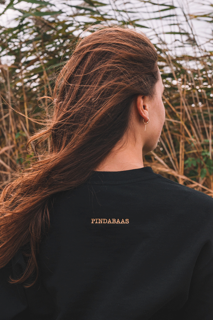 Gouden Pinda Trui zwart - de pindakaaswinkel