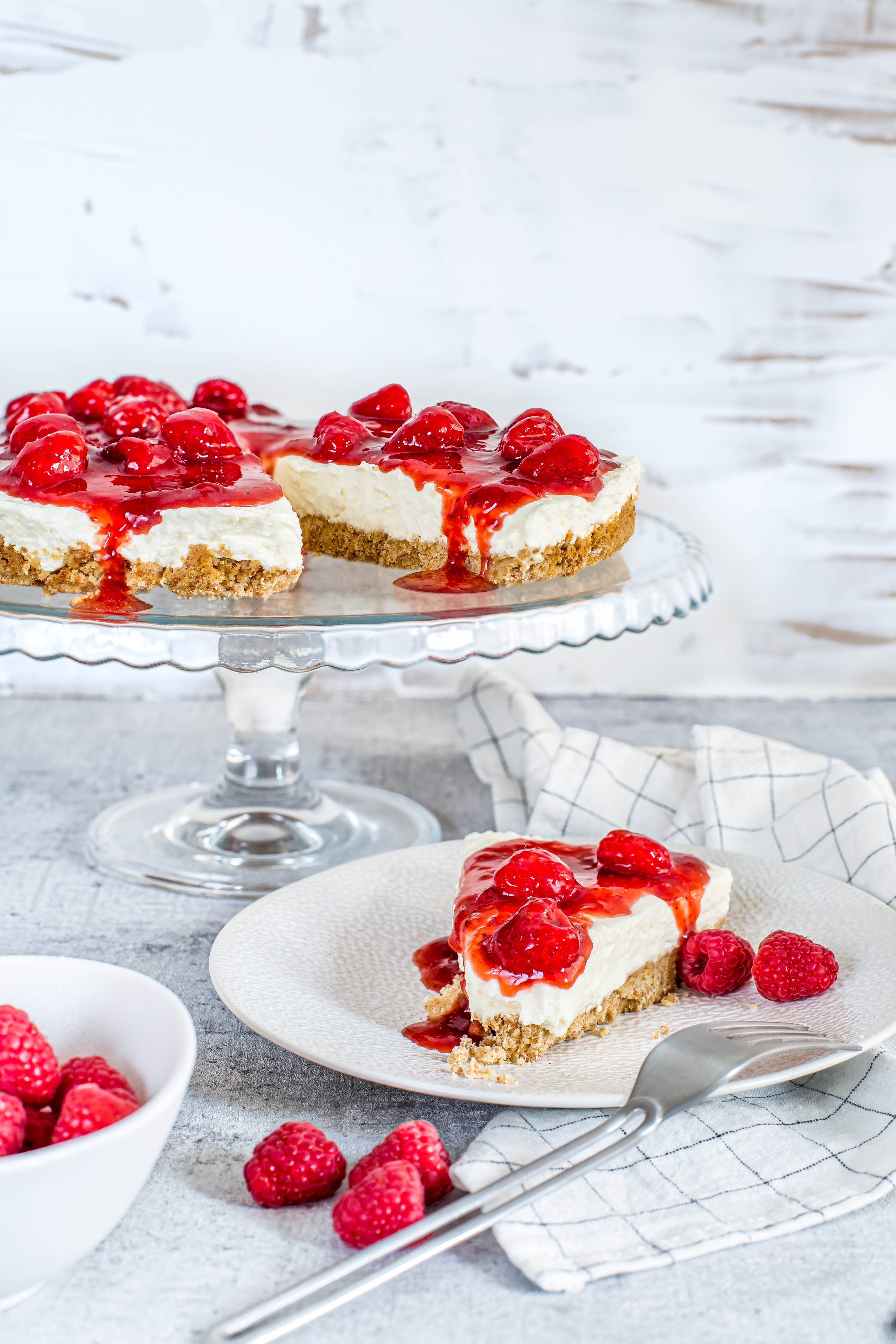 PINDAKAAS-MONCHOUTAART MET FRAMBOZENJAM